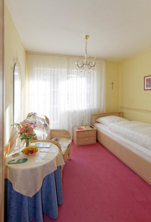 Hotel Garni Regina ゲスヴァインシュタイン 部屋 写真