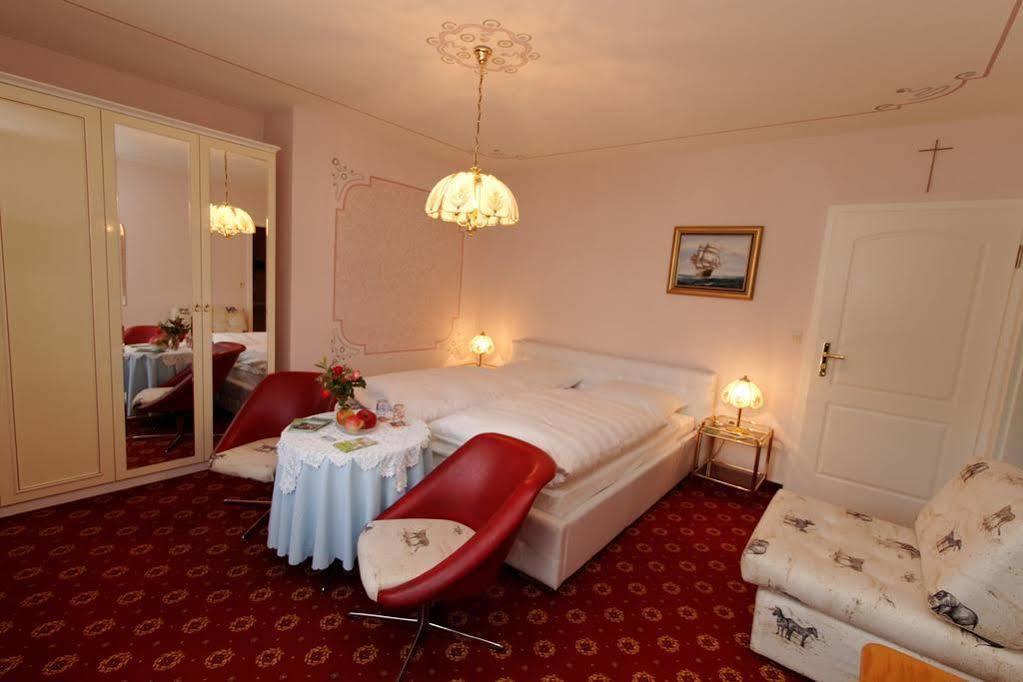 Hotel Garni Regina ゲスヴァインシュタイン エクステリア 写真